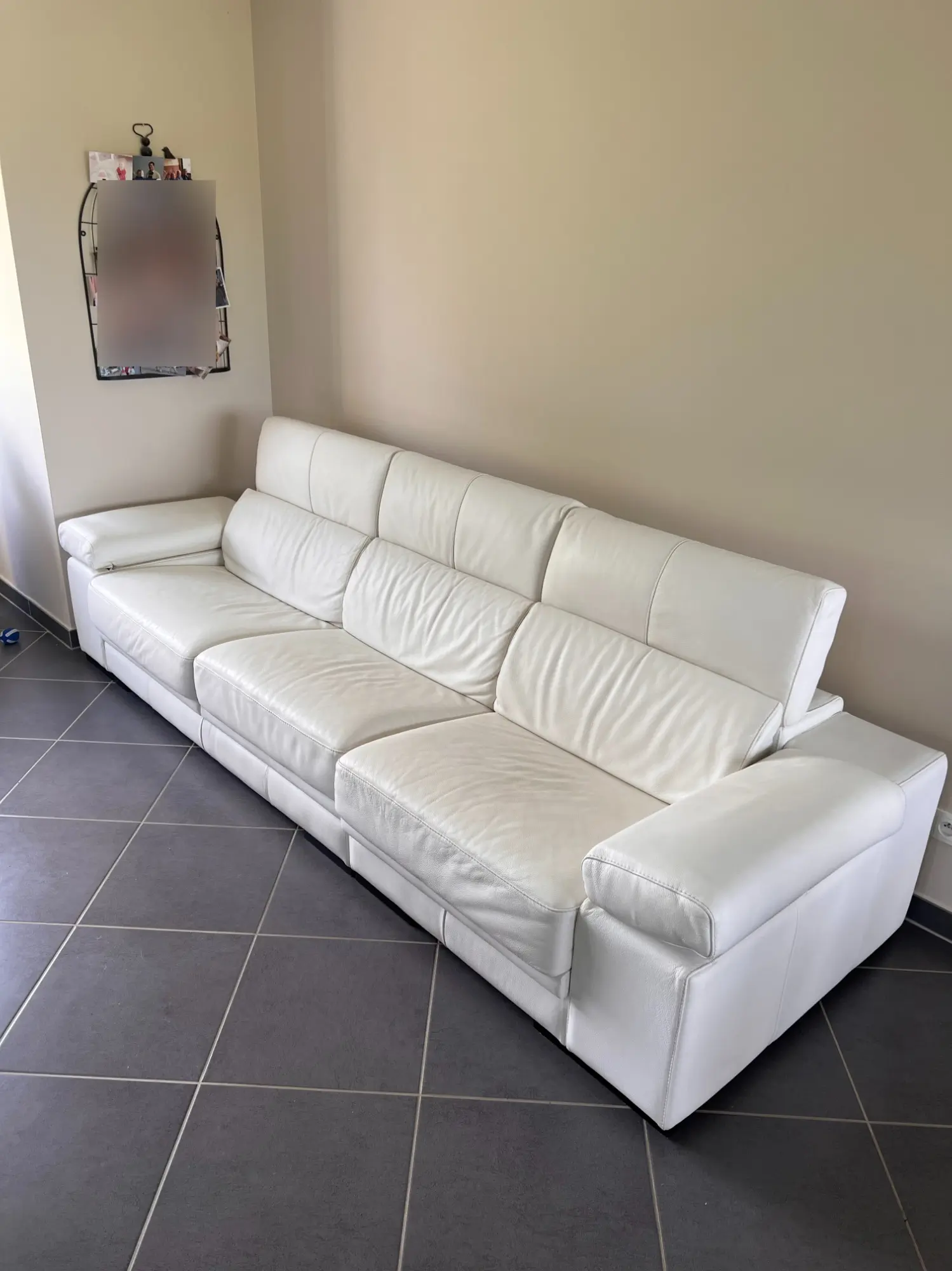 Un canapé en cuir propre après un nettoyage en profondeur - CleanWash Services Arras