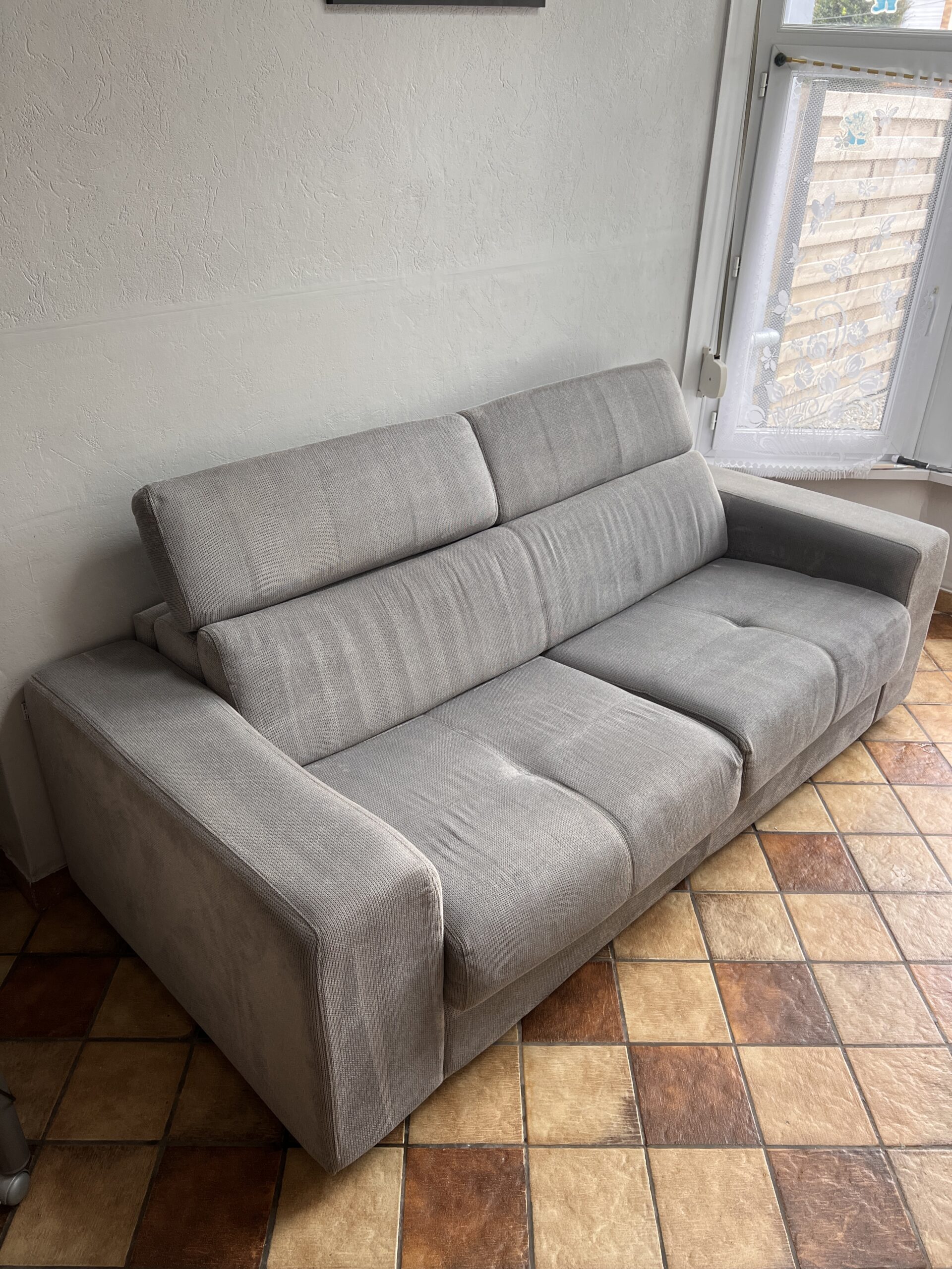 Un canapé propre après un nettoyage en profondeur - CleanWash Services Arras