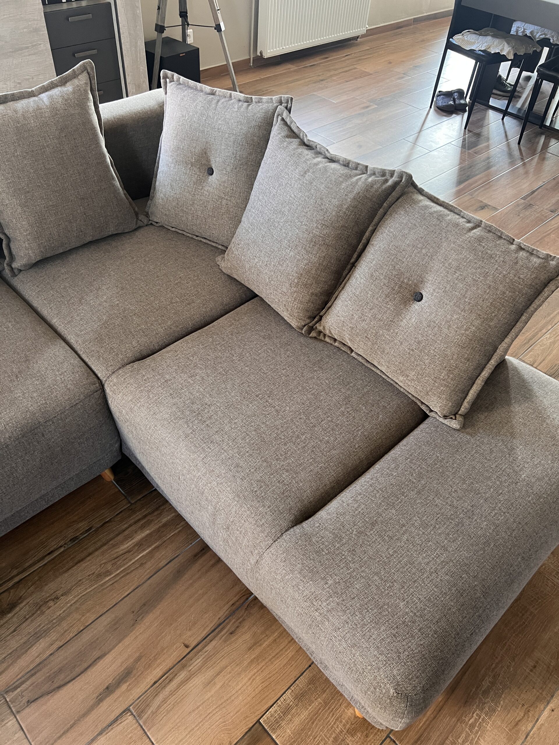 Un canapé propre après un nettoyage en profondeur - CleanWash Services Arras