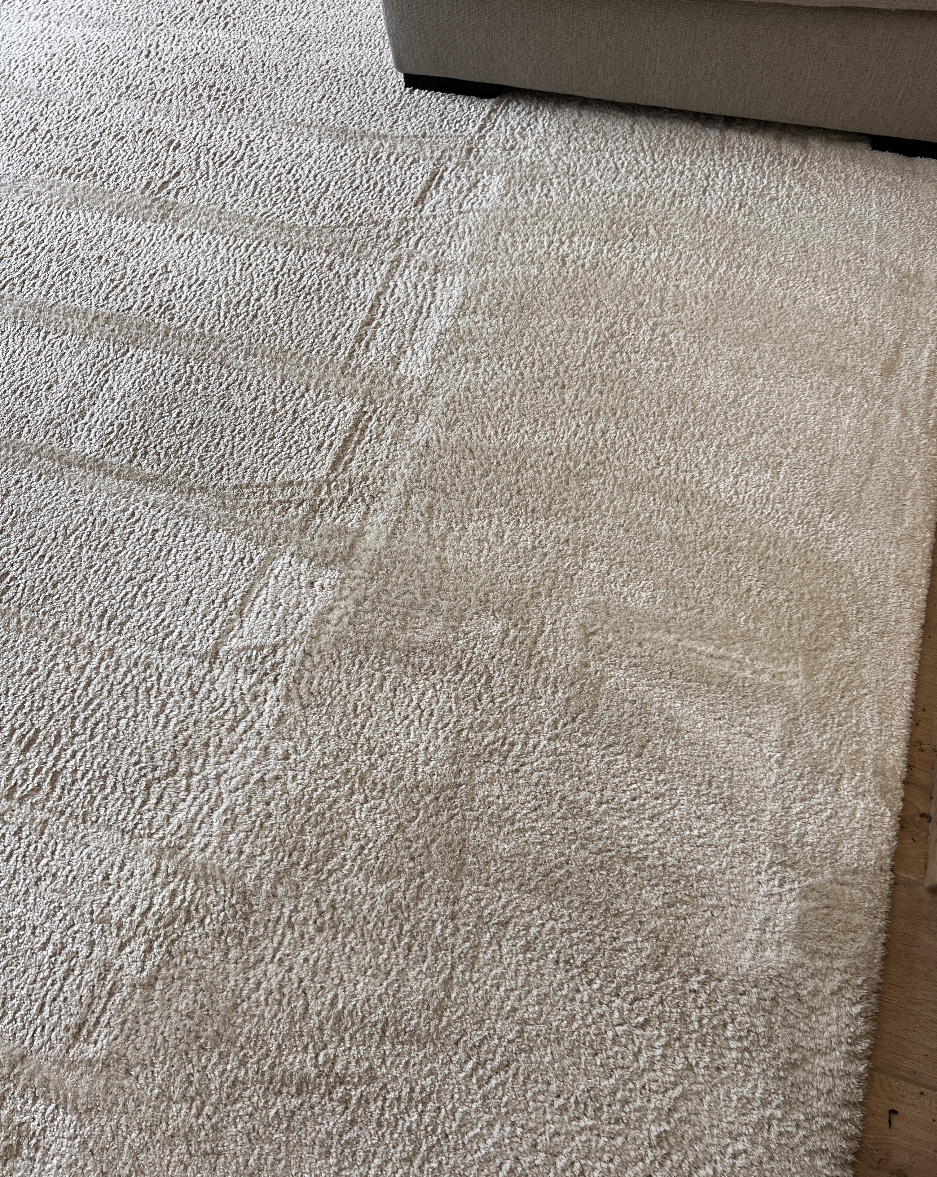 Service de nettoyage de moquette – CleanWash Services Une moquette propre après un nettoyage en profondeur - CleanWash Services Lille