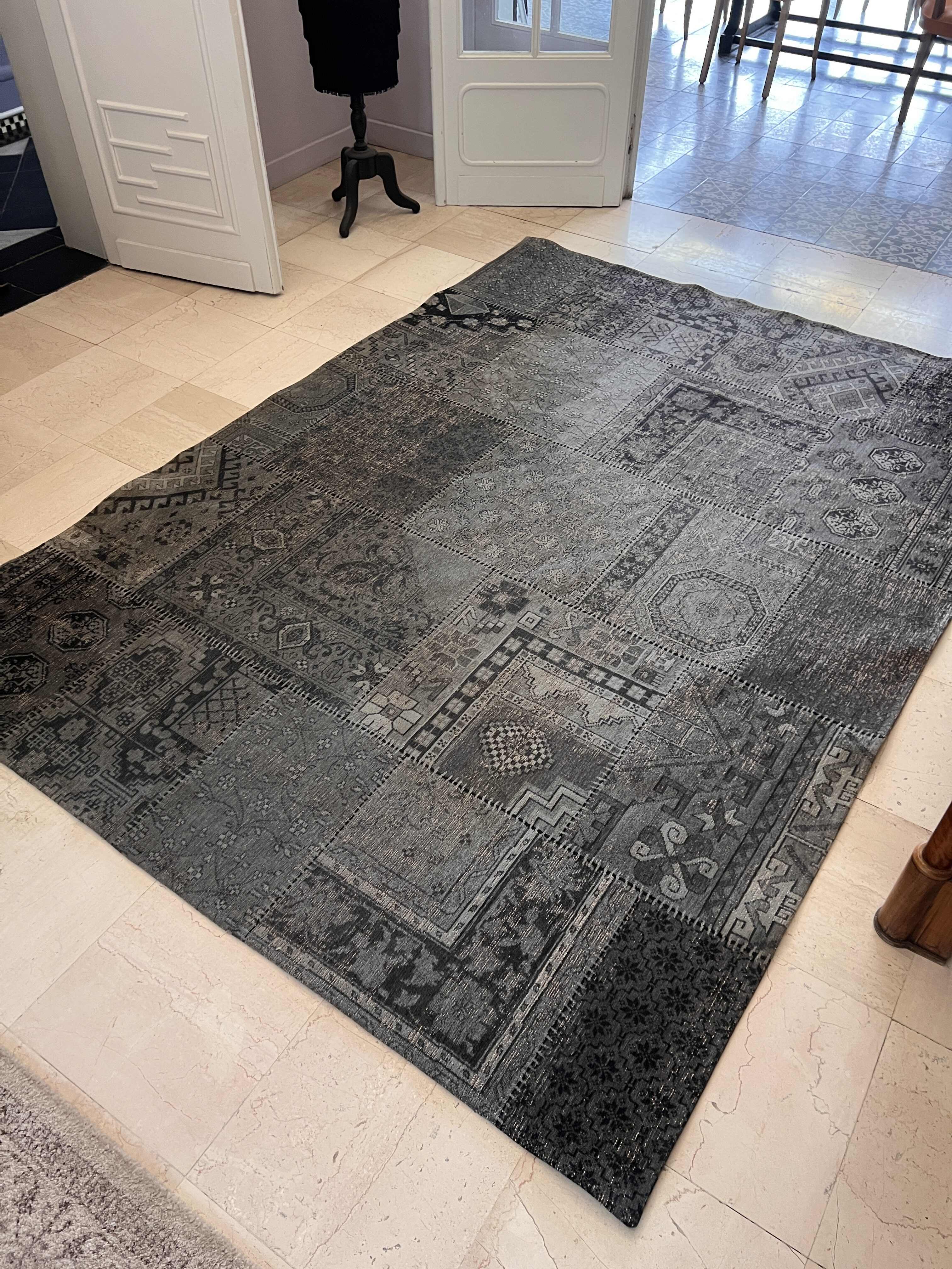 Service de nettoyage de moquette – CleanWash Services Une moquette propre après un nettoyage en profondeur - CleanWash Services Lille